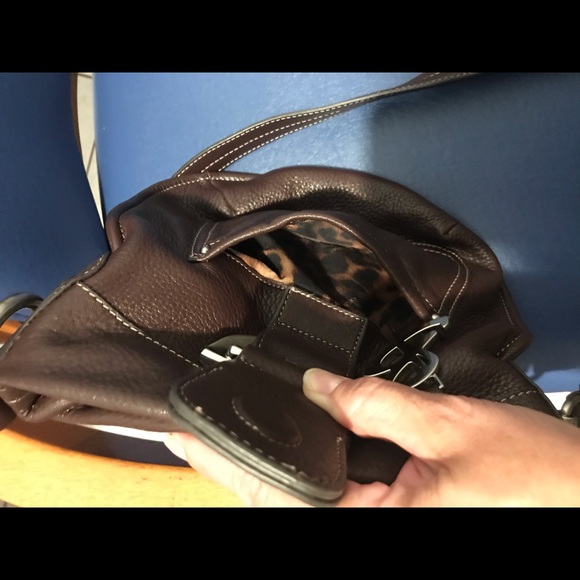 B. Makowsky Westbourne brown leather crossbody bag - Picture 11 of 16